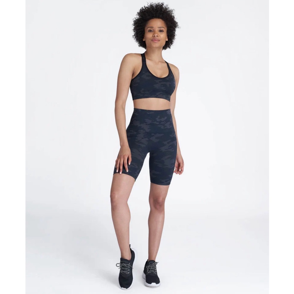 New SPANX Look at Me Now Biker Shorts in Black Camo Size Large